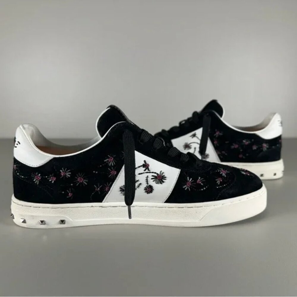 Vintage authentic Valentino Garavani beaded sneakers. Size 41